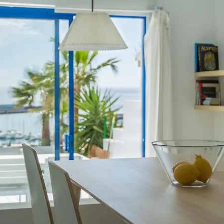 Beautiful With Fantastic Sea Views דירה *