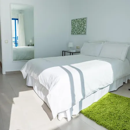 Beautiful With Fantastic Sea Views דירה